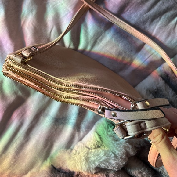 KENNETH COLE REACTION SHOULDER BAG - Picture 7 of 7